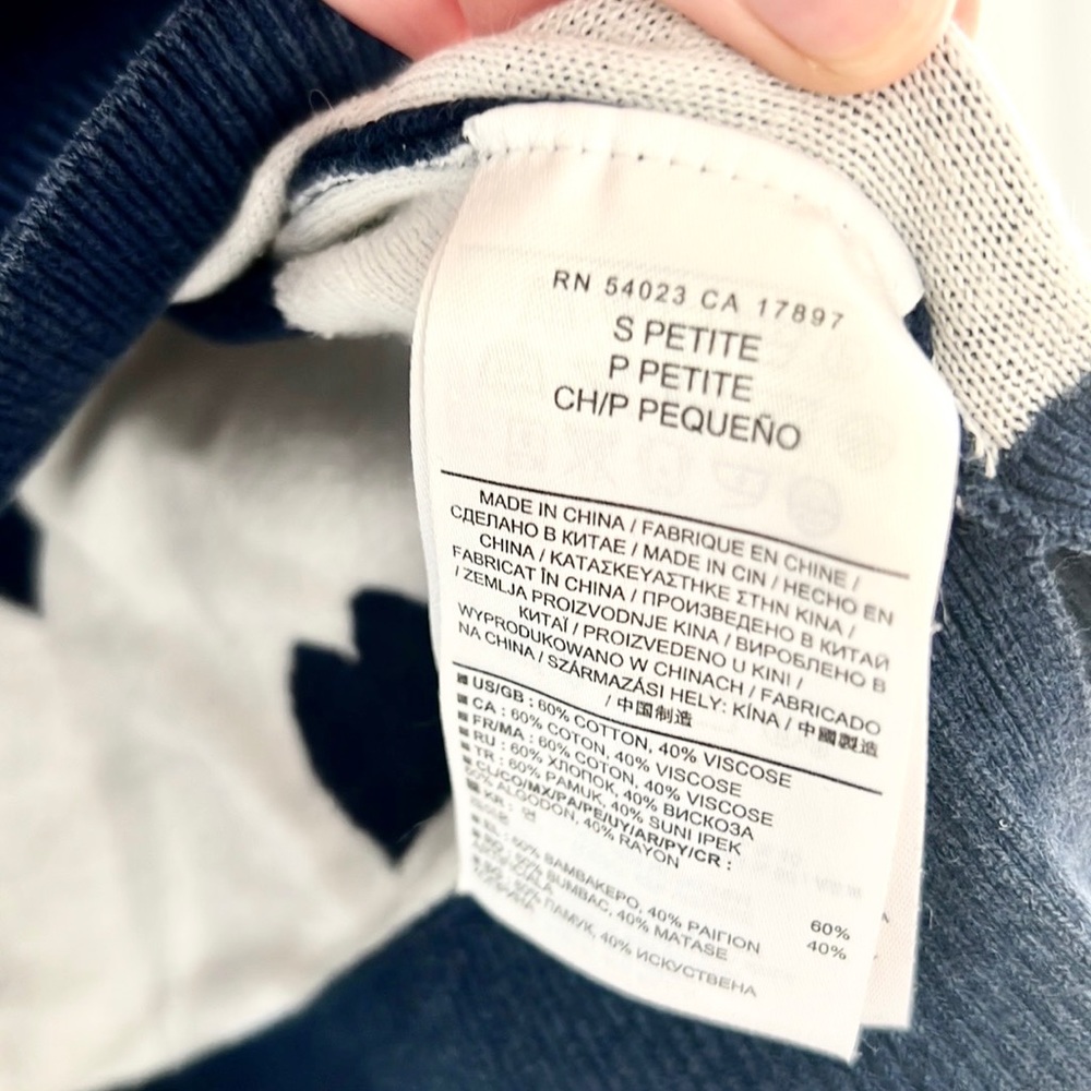 ♥️ Banana Republic Navy & White Heart Knit Sweater - Picture 7 of 7